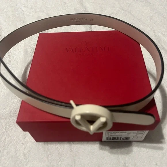 💎AUTHENTIC💎 VALENTINO Baby White Grey V-Logo Leather Belt